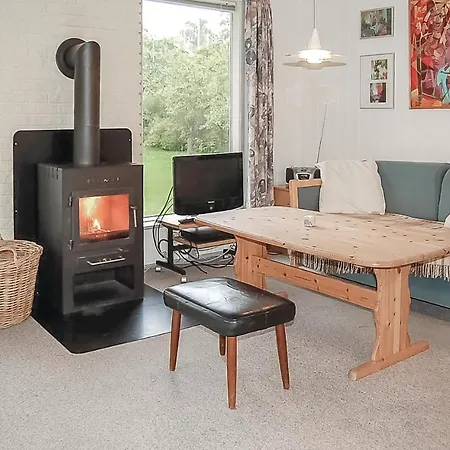 2 Bedroom In Holiday home *